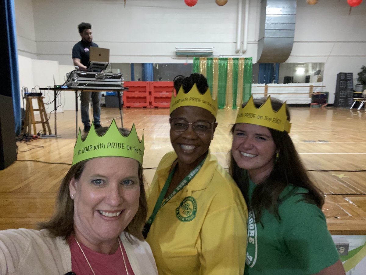 Roaring with Pride at Merrick Moore!!  ⁦<a href="/MerrickMooreES/">Merrick-Moore Elementary School</a>⁩ ⁦@drstacydstewart⁩ ⁦<a href="/pmubenga/">Pascal Mubenga, PhD.</a>⁩