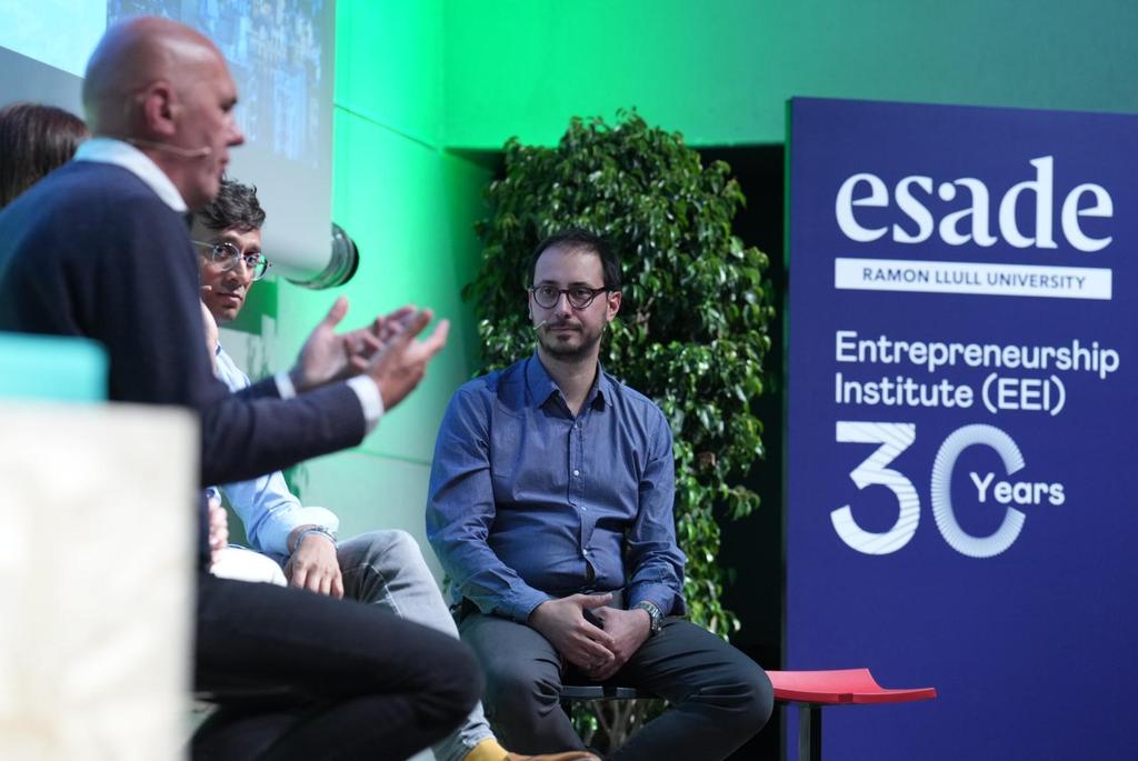 esadeEEI's tweet photo. We have started #EESummit DAY 2 talking about "Talent and Careers" 💼🌟 with @darovera, @cloudcommerce, @yarapaoli, @ManojHarasgama who are sharing invaluable insights on navigating the world of startups and unlocking career opportunities in this ever-evolving landscape. https://t.co/Djc7z9t35w
