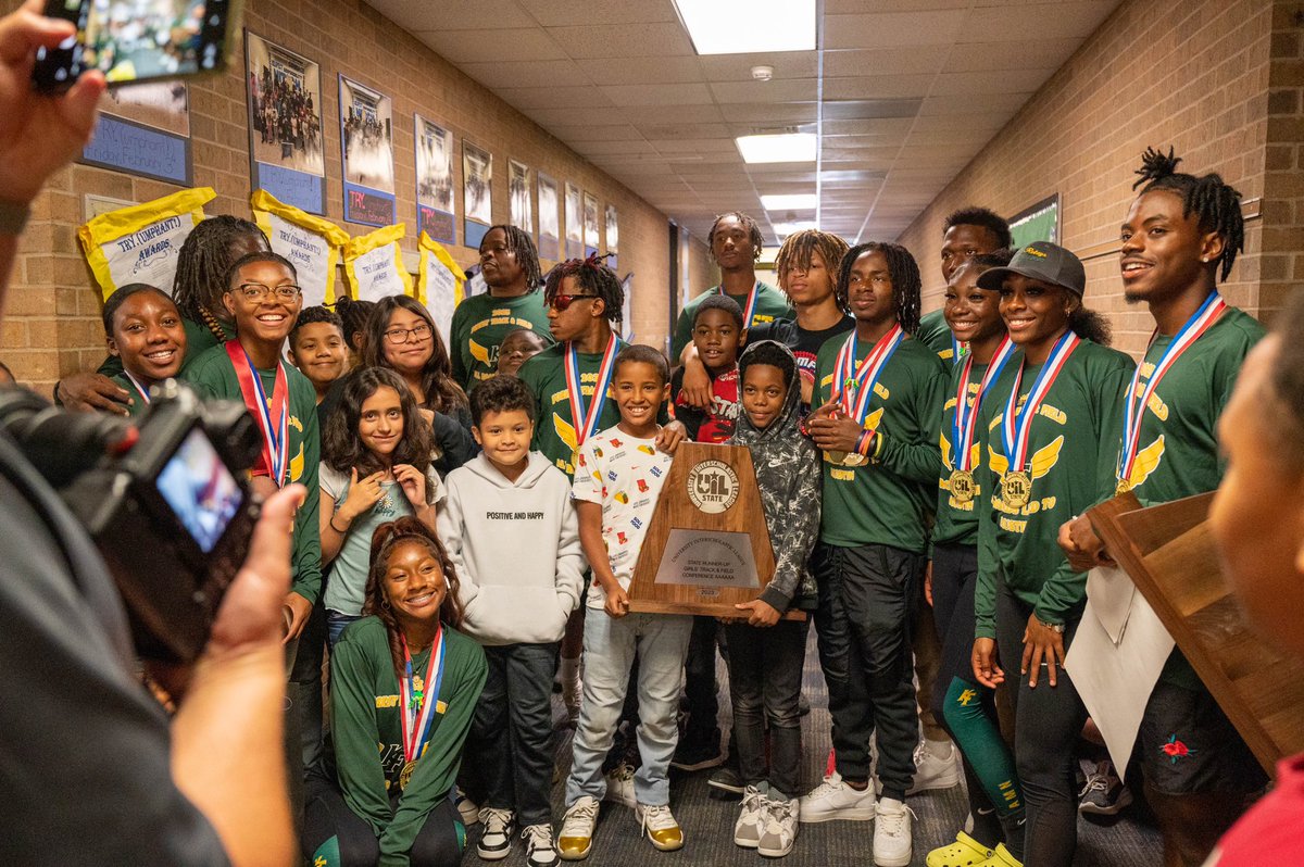 Yesterday, our STATE SUPERSTARS went to our @KleinForest Family of Schools for a victory tour! These State Champs epitomize what it means to work hard, dream big & stay focused! Proud of them & happy our future KF Eagles were able to see & celebrate their success!🙌 #ForestFast