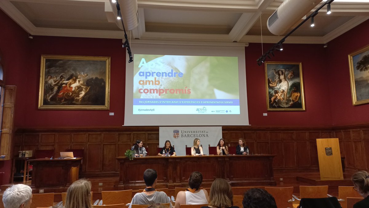 La Natàlia de <a href="/EsplaiEspurnes/">Esplai Espurnes</a> explicant el projecte #Educlips en les 9es jornades d'intercanvi d'experiències d'aprenentatge servei!
#jornadesApS