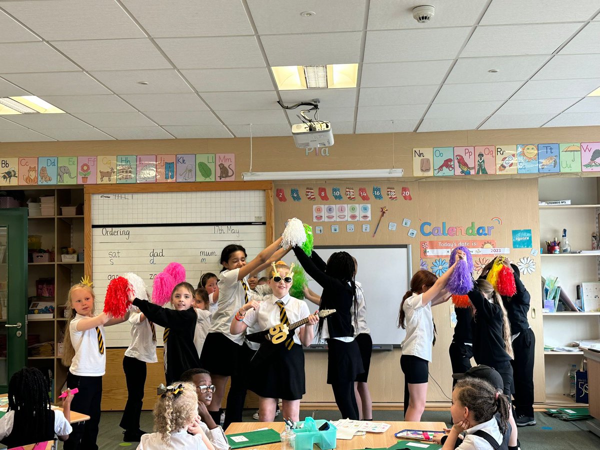 jacquimurphy71's tweet image. More @Nat_Numeracy day action 
The Counting Crew performed Fifty to all the classes providing a live counting in 5’s cheer ! They are super counters and dancers 🙌@StBenedictsPS @glasgowcounts Everyone in the school was rapping in 5’s 👏