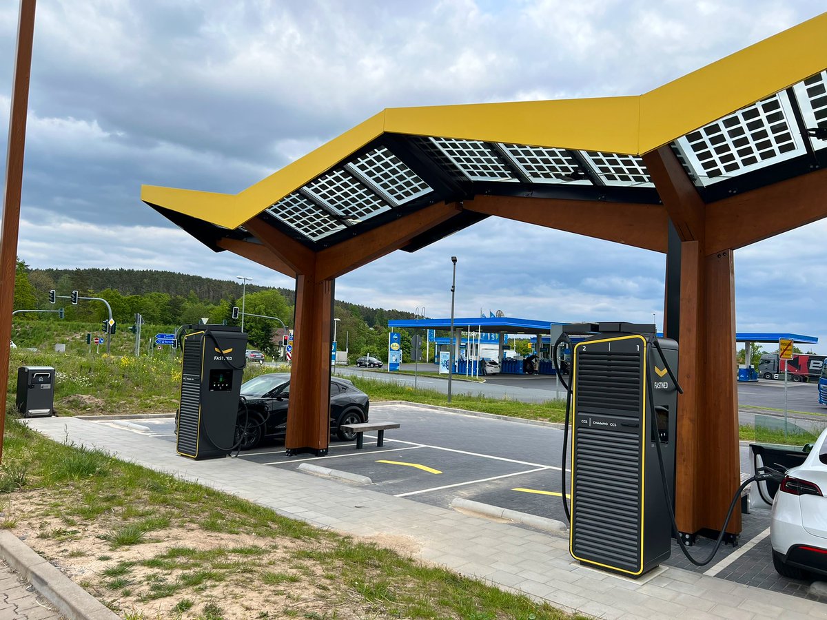 _PrivatePress's tweet photo. #Fastned & #EWEGo in Kulmbach-Neudrossenfeld, A70, Germany. Choose your fighter (Fastned for me as always). https://t.co/jt0mZKapMC