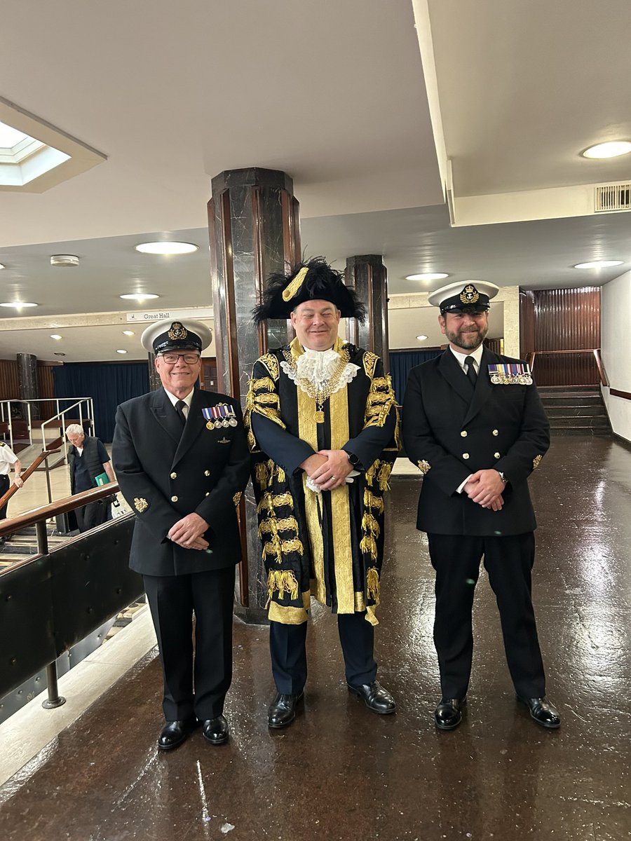 Really privileged to be invited to witness the election of the new @PlymLordMayor even more special that he is a former submariner and friend whom I have served with on many occasions, witnessing a friend WO1 Steve Harvey presenting Drakes Sword. @BrigJkFraserRM @HMNBDevonport