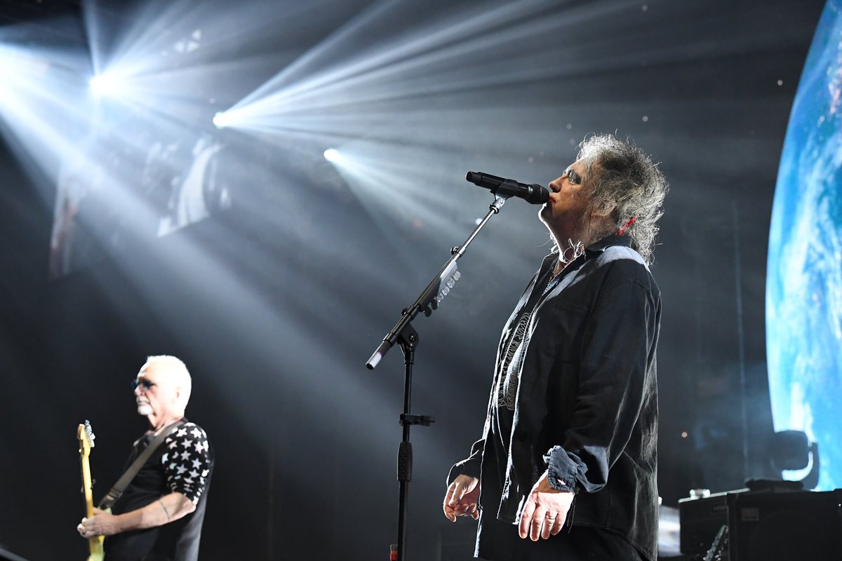 DDArenaAZ's tweet photo. It’s Friday, we are in love with @thecure 💕 Still dreaming about last night’s show. #ShowsOfALostWorld23 https://t.co/ocOlrQy8zL