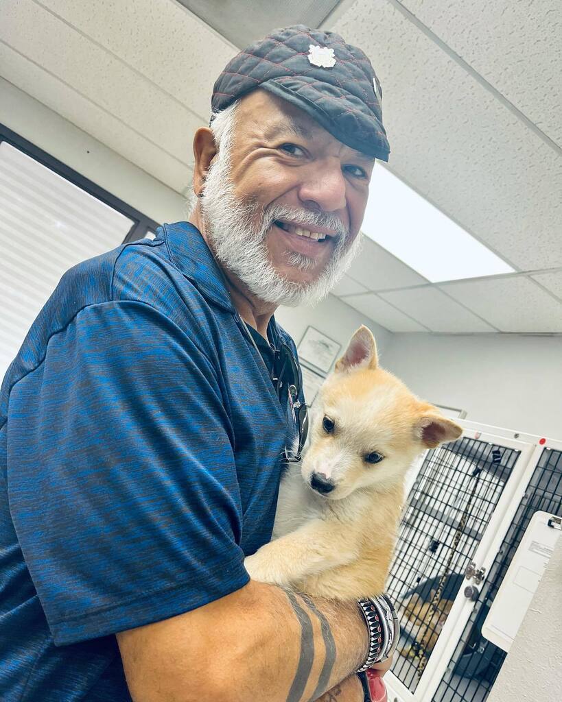 Rootbeer has a new papa! Happy tails to these two 💗 We are open to walk-in adopters Monday-Friday 11am-5pm - come find your new furry family member!

#rootbeer #rootbeerfloat  #puppylove #furever #family #espanolahumane #española #santafe #taos #losa… instagr.am/p/CsboahCrAXd/