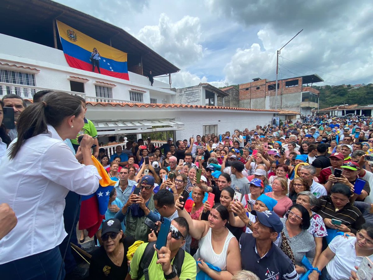 VenteVenezuela's tweet photo. #AHORA desde Cordero, @MariaCorinaYA llama a “pasar la factura” a Maduro y sus criminales en 2024. 

#TáchiraConMaríaCorina https://t.co/OVfQ4y3sqk