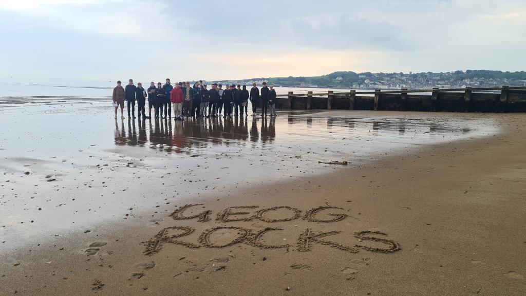 HBShumanities's tweet photo. We have just arrived at the YHA Swanage. We will head out into the town to complete some human data collection methods after dinner. #geogrocks https://t.co/s7aVNlqZMZ