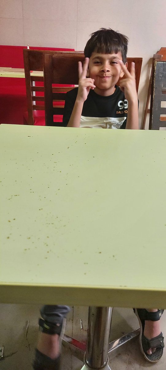 Manoj67701526's tweet photo. @dominos_india HI Sir,
Beautiful cleanliness at Domino's Manjalpur Vadodara no person to clean the table also shame on such brand stores in India.. https://t.co/QwvWUEJ04z