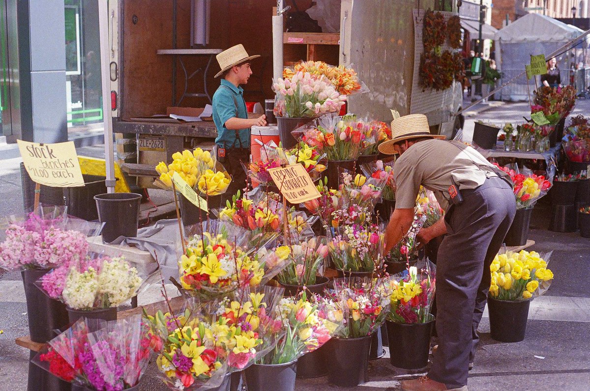 Spring bouquets. 💐

#MinoltaX700 
#KodakUltramax400
#MadewithKodak
#PhillyonFilm
⠀⠀⠀⠀⠀⠀⠀⠀⠀