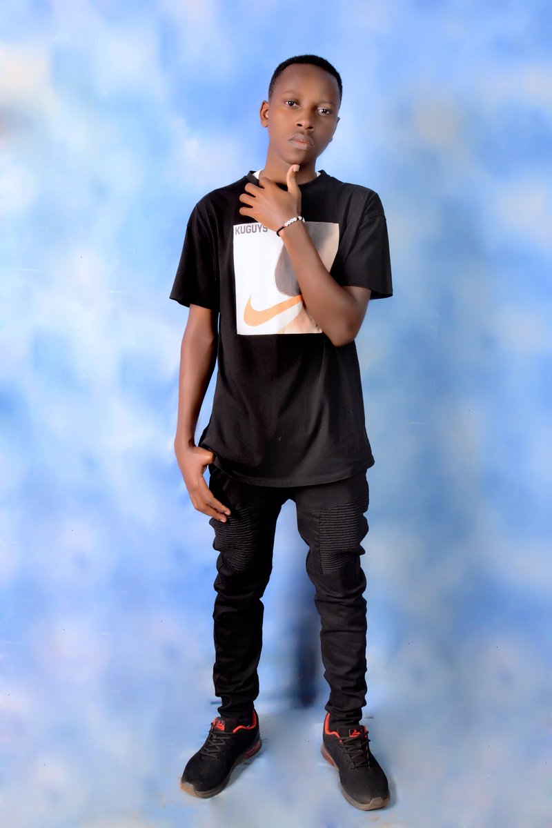 UgXaky's tweet photo. Am an artist in Uganda call me oh wtsp me on 0703763571 https://t.co/wzU5Iw6gxI