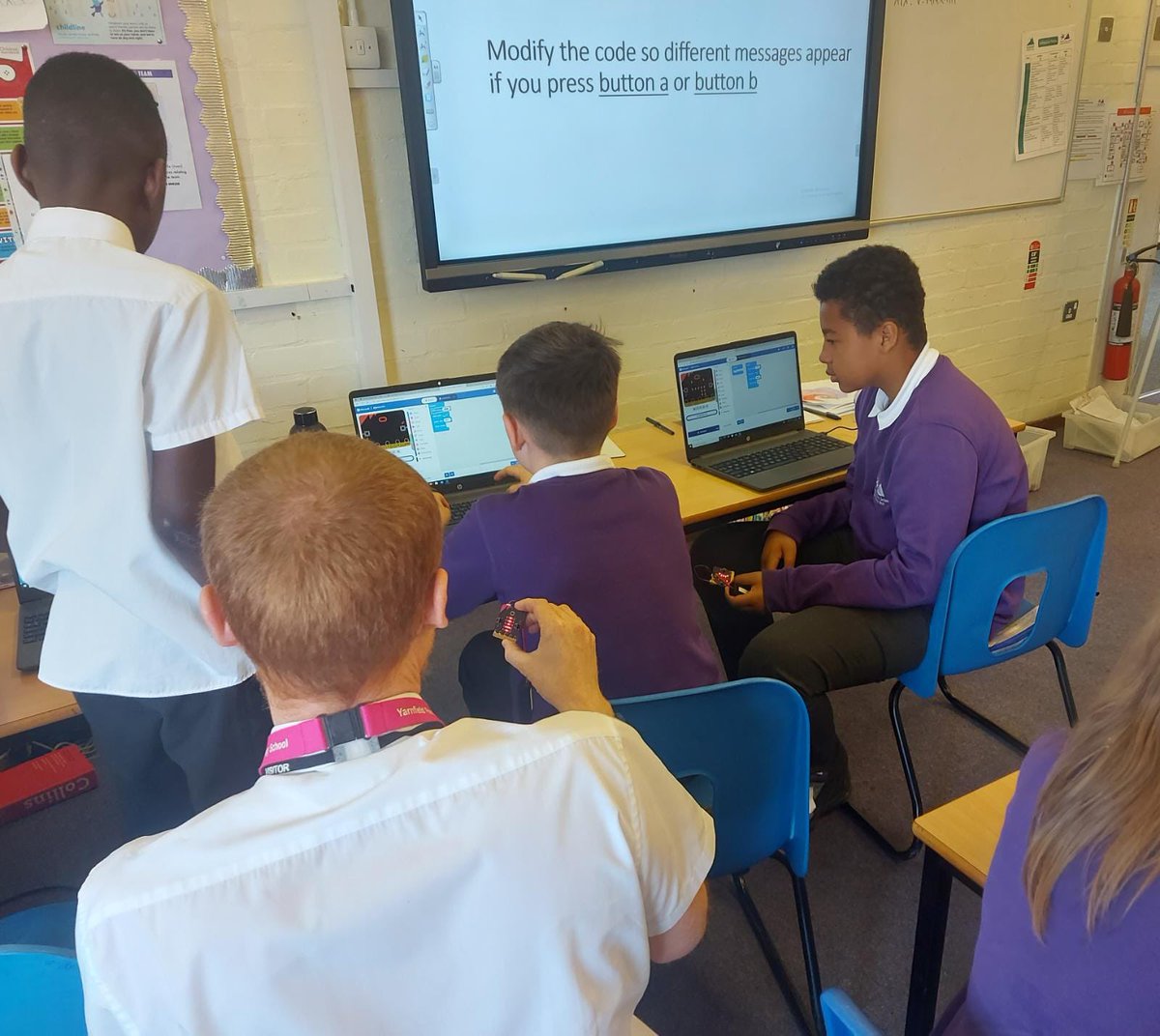 PegasusPrimary's tweet image. Year 6 had a great time in a computing workshop today studying coding. They were the first to try out our micro:bits and are looking forward to helping other children learn more about them. ☺️ #scalingnewheights #primarycomputing