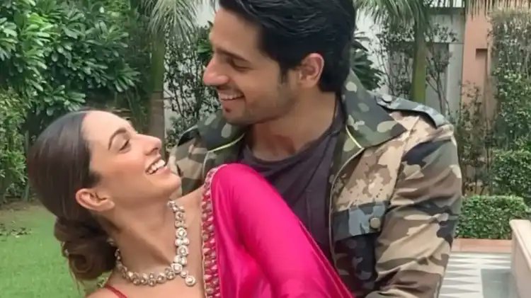 DigiPradesh's tweet image. Kiara Advani and Sidharth Malhotra, Bollywood actors, finally break the ice and announce their wedding date.

See: bit.ly/3Z1X9cu

#FridayMotivation #ISRGKB #Bollywoodactors #KiaraAdvani #KoffeewithKaran #SidharthMalhotra