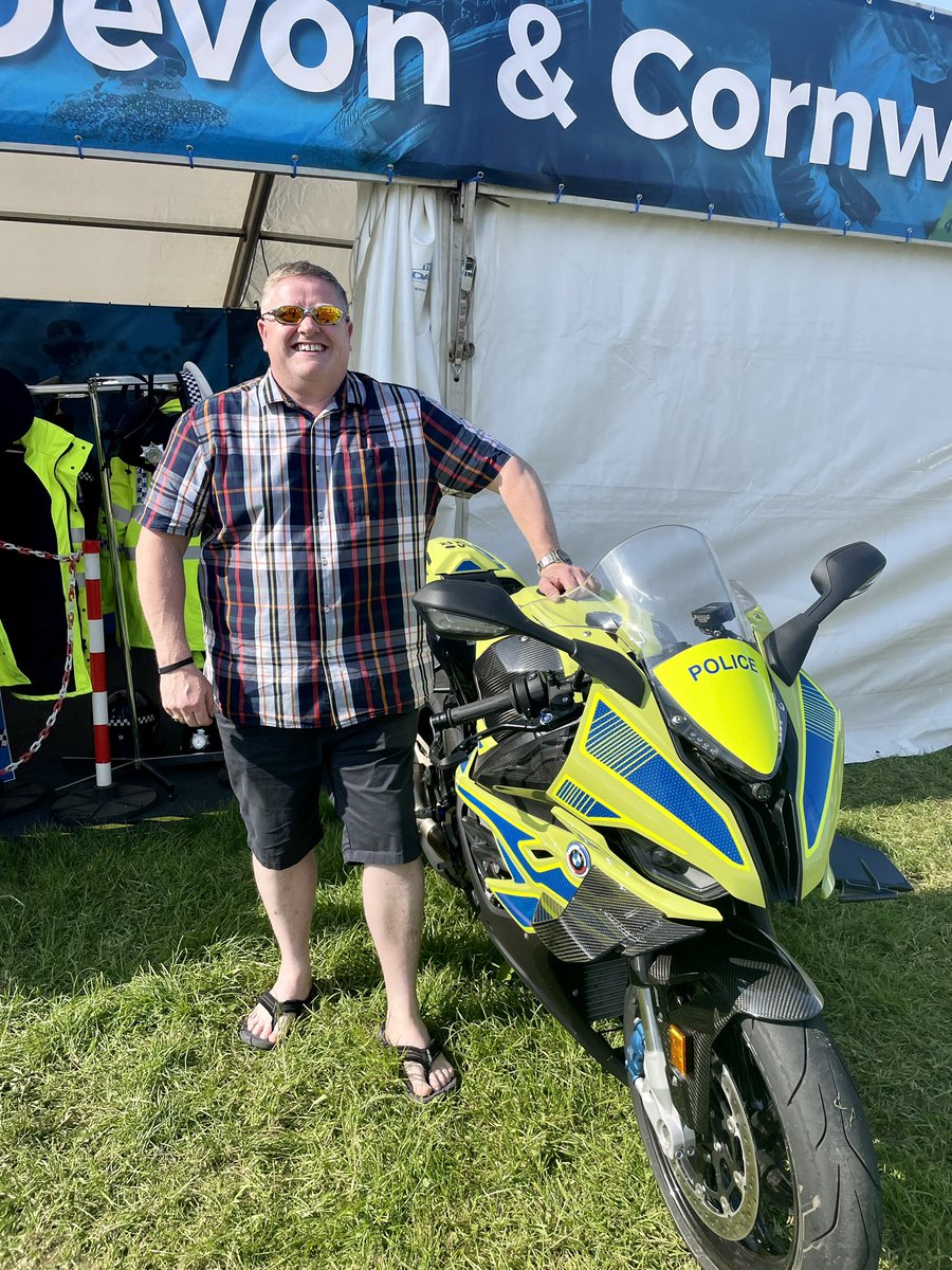 _IanAdams's tweet image. Don’t let MPC Harvey from @DC_RPT know that this ‘Ian’ will be borrowing his pride and joy! 🤫

Thanks @SCFatalFive for your photographic skills and volunteering your time as a @SC_RPU supporting the #ExeterRoadsPolicingTeam 

Meet them at the @VisionZeroSW Road Safety Village at…