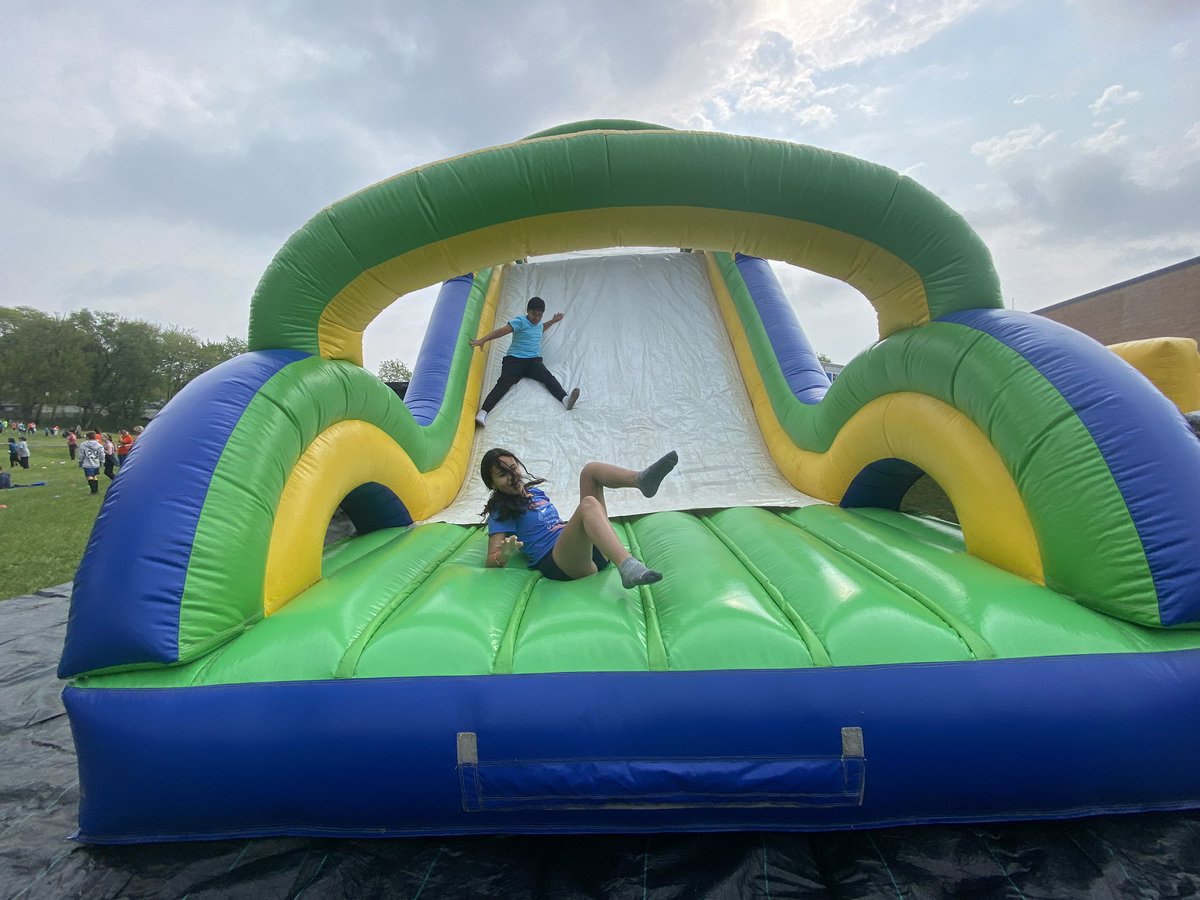 CampiCougars's tweet image. Field Day fun has begun! #TEAMCampi #BestDayEver