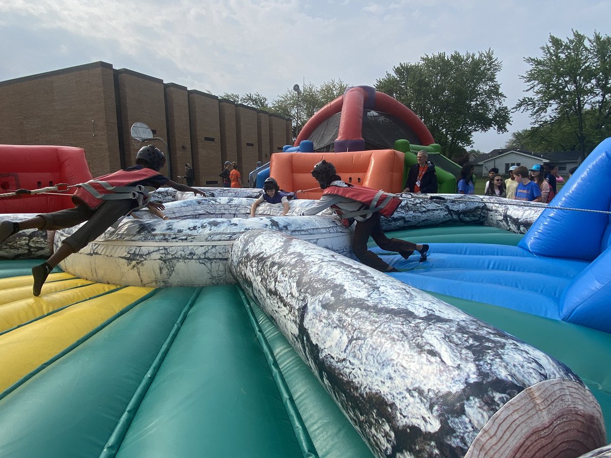 CampiCougars's tweet image. Field Day fun has begun! #TEAMCampi #BestDayEver