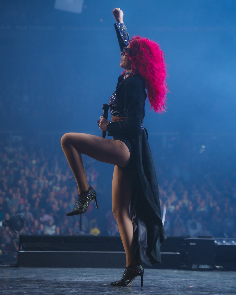 ShaniaTwain's tweet photo. A few photos from our shows in Madison, WI and St. Paul, MN! The #QueenOfMeTour continues tonight in Lincoln, Nebraska and I can’t wait to hurry up &amp; get on stage 💖🤠 You better be ready to rock tonight!! https://t.co/ue8R8NkXT0