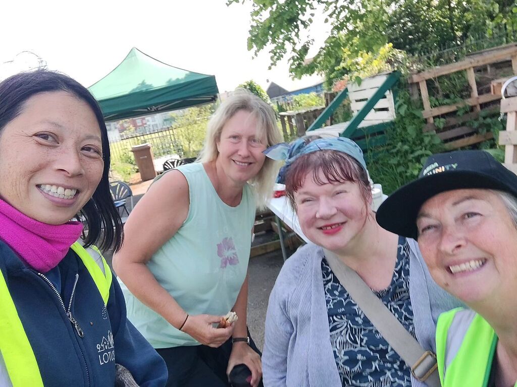 I work with and collaborate with some amazing women 😍 We rock 💪 @liverpoolfoodgrowersnetwork thanks for funding the @friendsofsouthpark open day. The sun was shining and it was a jolly good social 😎 #greenlcr #communitygardening #communitygardeners #Bootle #BootleTogether #…
