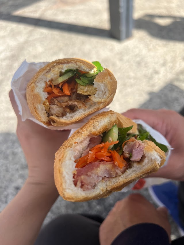 Random Bakery tweet media