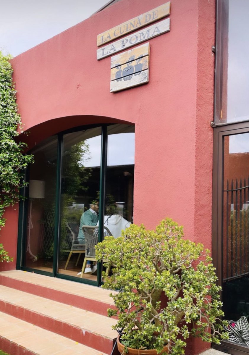 BenvingutsPages's tweet photo. 📣Avui hem visitat els productors i elaboradors de sidra catalana #Mooma durant el nostre viatge #CatalunyaPerAFoodies amb @catexperience!
Si vols visitar la seva explotació reserva a 👉 https://t.co/igNoCdVsM6 https://t.co/u9uO0ePIRm