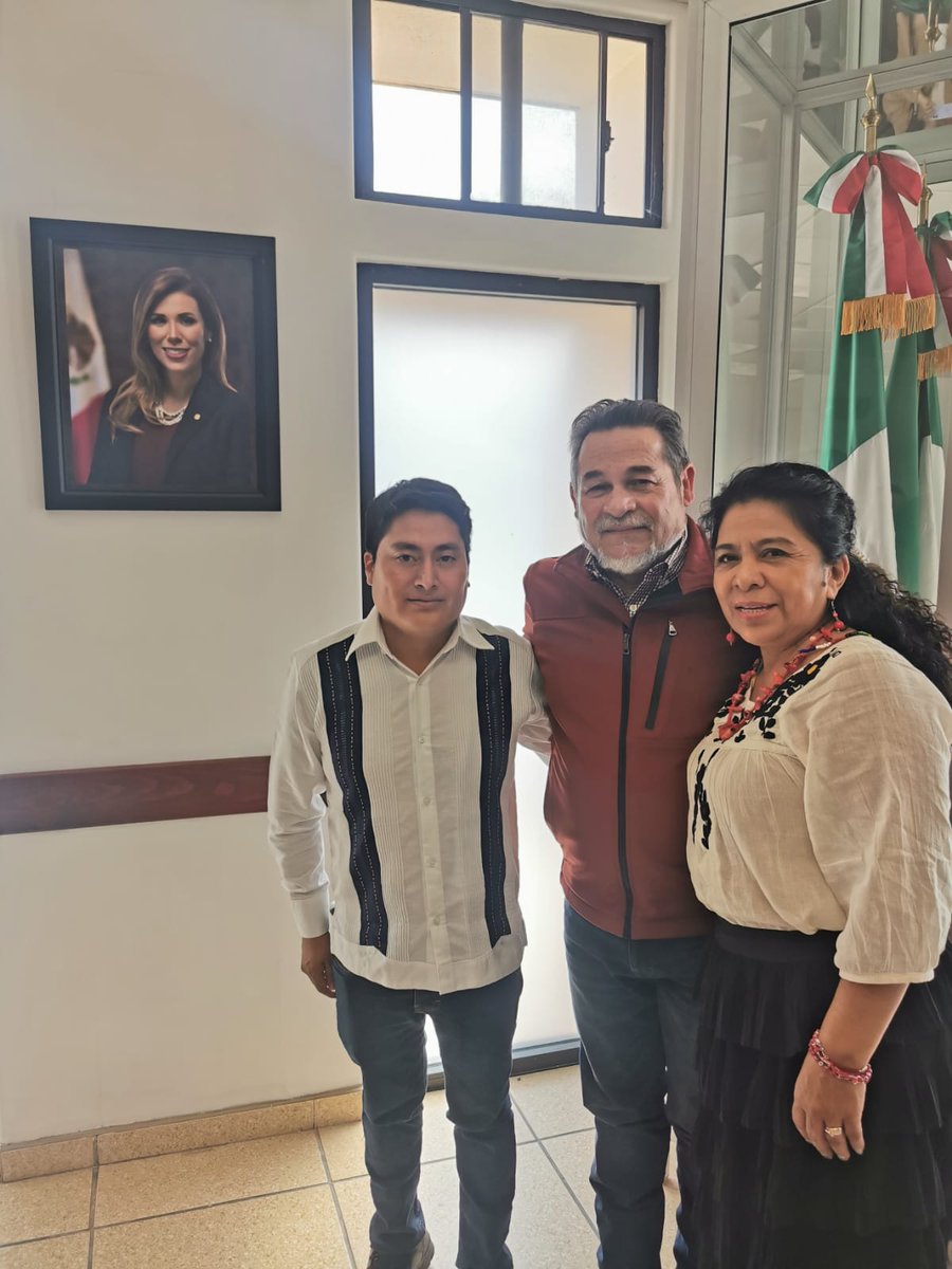 IAIMO_GobOax's tweet photo. El director del #IAIMO y la Secretaria de Trabajo se reunieron con el secretario General del Gobierno de Baja California Mtro. Catalino Zavala Márquez con el fin de trazar rutas de colaboración para  la atención a la población oaxaqueña asentada en el Valle de San Quintin. https://t.co/xkUNBJidnF