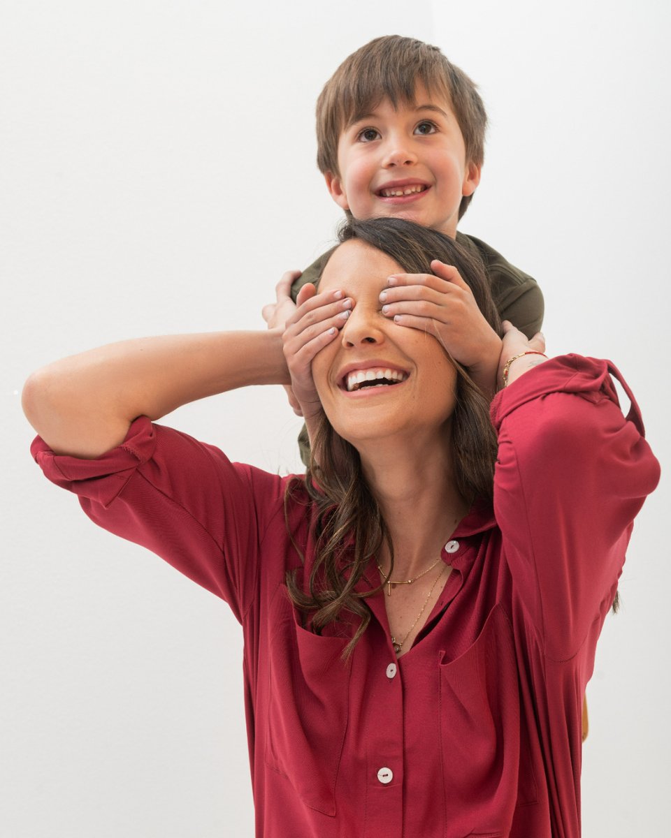 ¡Radiante y mágica! en todo el Universo sólo hay un corazón como el de mamá.

Por eso, cada día agradece todo lo que ha hecho por ti.

¡Sorpréndela! 👇
*Finaliza el 21 de mayo
Lleva 3 prendas de mujer pagando 2.

Visitanos en tiendas o pide desde casa en pinto.com.ec.