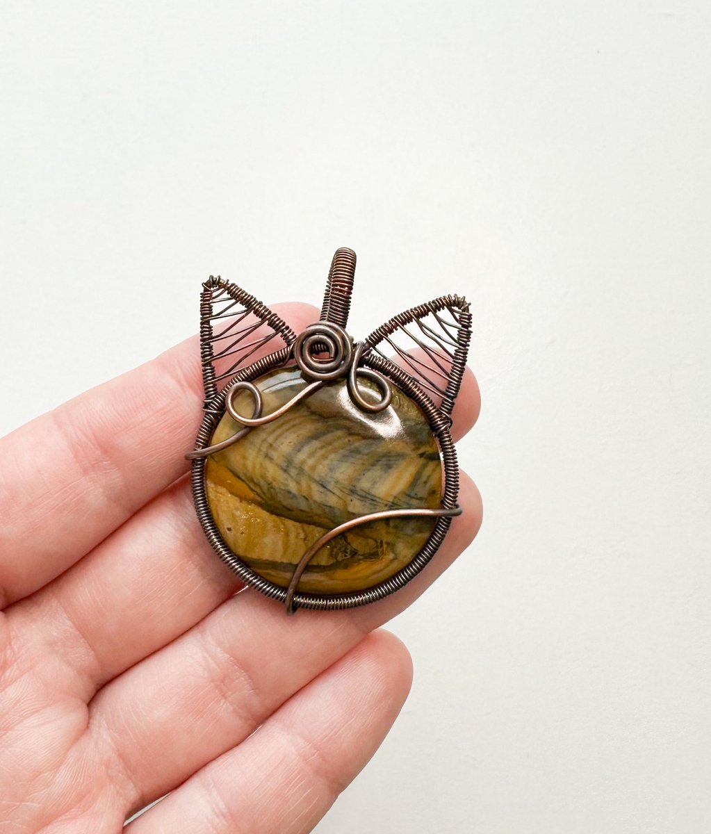 mildhippie's tweet photo. the cat &amp; snail pendant for tonight 🤩

make sure to set an alarm so you don’t miss out!!
5pm PST / 6pm MST / 7pm CST / 8pm EST https://t.co/i9FOGo1cjA