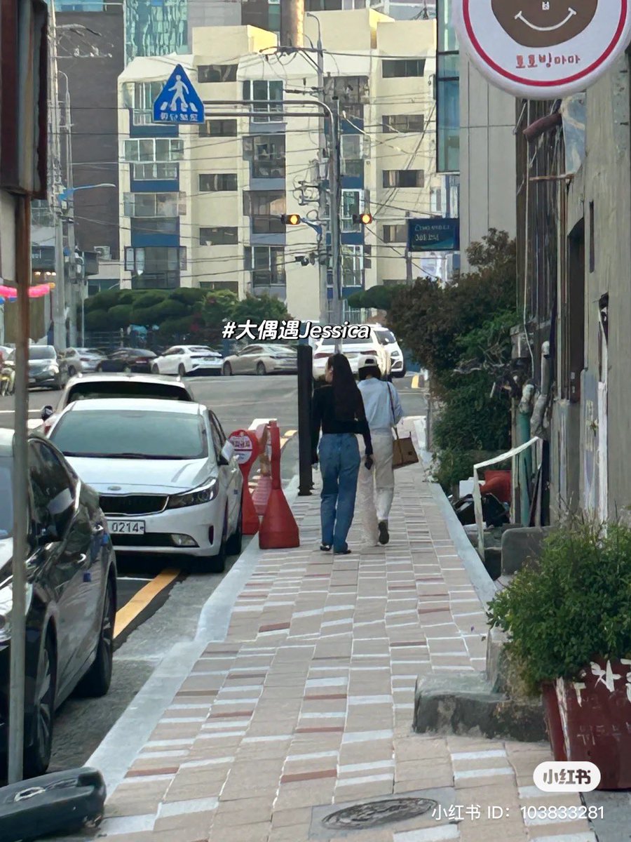 hyori_sunie's tweet photo. OP spotted Jessica Jung in Busan on May 18.

(Jessica traveled with Arym haha)

#JessicaJung https://t.co/W3SALANN8P