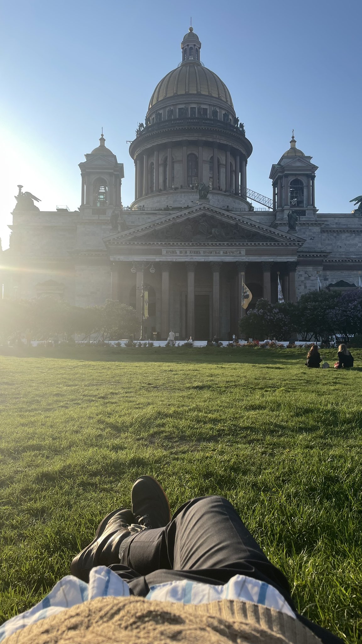 Здесь мы могли бы лежать вместе, но ты не хочешь со мной гулять? https://t.co/rT75SvvO23