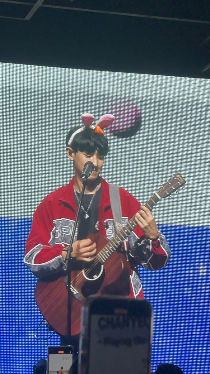 Afrnaziz's tweet photo. I love their outfit the the most especially yeol 🥳
p/s ; no watermark cause I’m lazy
#EXOSCinKL #EXOSCinMY #EXOSC_BACKTOBACK
#EXO #엑소 #찬열
#CHANYEOL #세훈_찬열
#세훈 #SEHUN https://t.co/2awdJenGpq