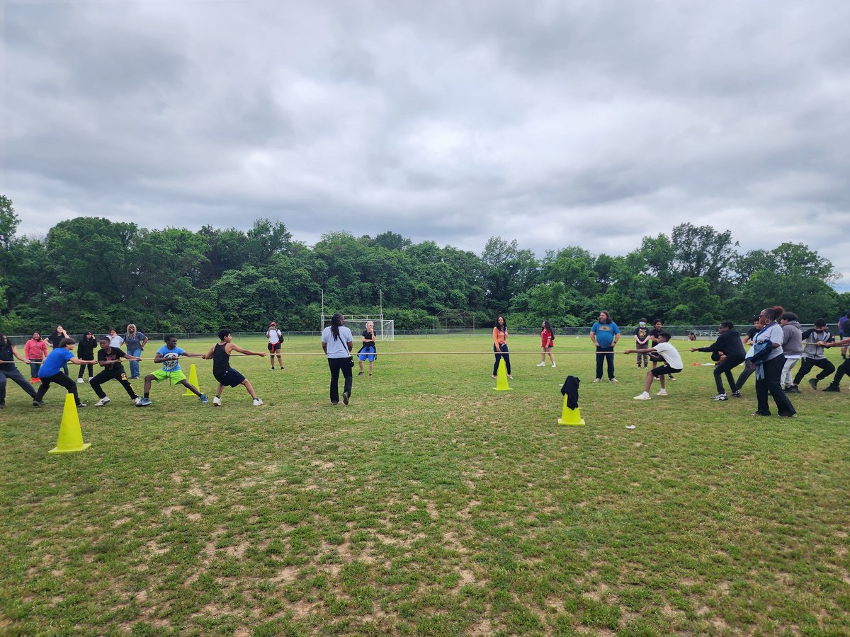 8th Grade Students enjoyed their last Field Day at Apollo!!