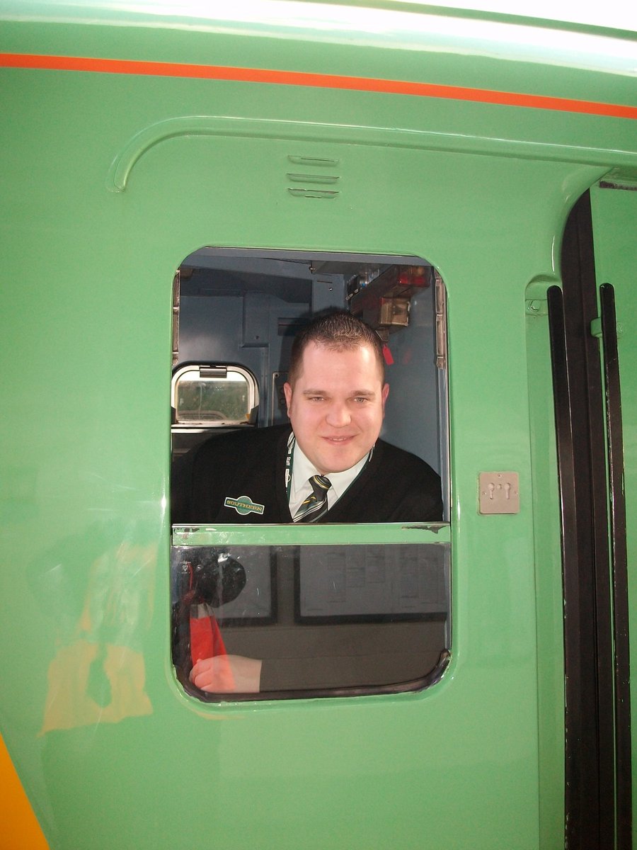 StedmanSlowSix's tweet image. It's the final day of #Class313 operation and here is a flash back to January 2011 with yours truly at the controls of 313207. I enjoyed driving the 313s during my time at Southern, I was also lucky to drive 313121 on occasion more recently. So long 313s! 👋