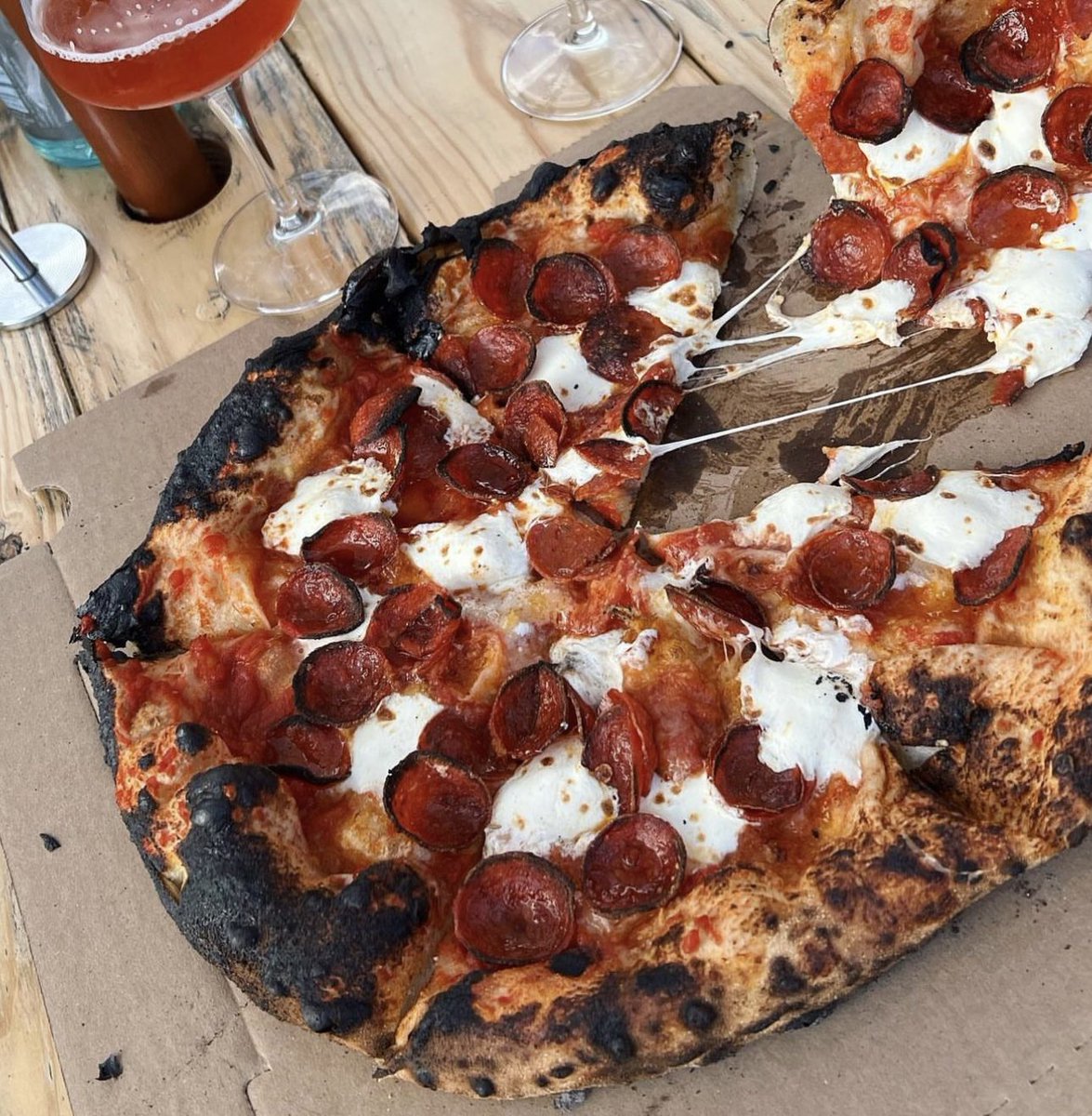 Cheesy, crispy, bubbly goodness. 

Happy National Pizza Party day! 🎉🍕

📍Groundlings Pizza Co.