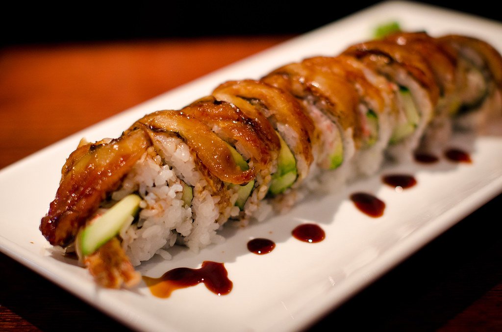 jibbi_'s tweet photo. @hiragananinja in America it is common to find Unagi baked/grilled and on top of a roll with avocado. inside the roll is shrimp tempura :D most places call it a dragon roll. i'm not sure if this is found in Japan or an entirely made up American roll xD https://t.co/OgopkTFBNY