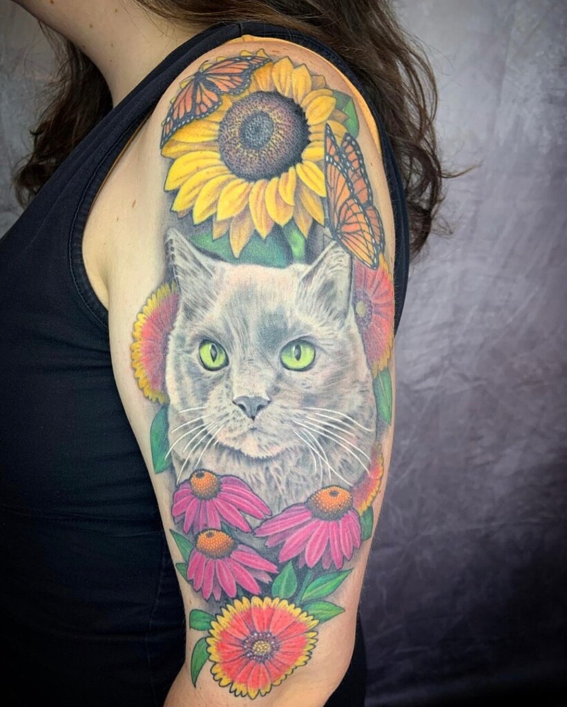 WeirdInkSociety's tweet photo. The sweetest fur baby in florals done by Jennie Kiebler! 🌻 Check out more of Jennie's stunning work here: @jennie_kiebler_art 🖤
.
#cattattoo #floraltattoo #flowertattoo #sunflowertattoo #jenniekieblerart #weirdinksociety #stpaultattooartist #mntattoo… https://t.co/7yVaLDzEj1 https://t.co/tDjwGCQ415