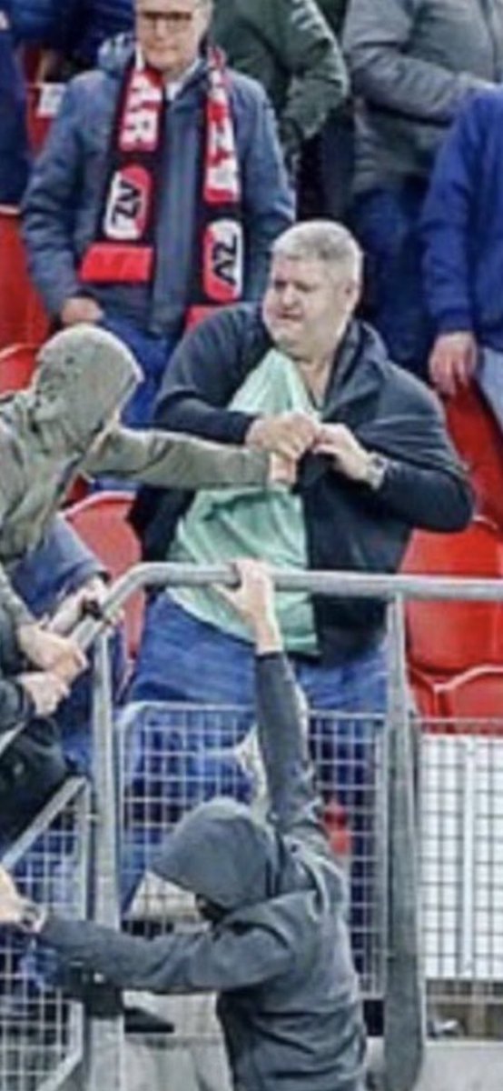 Next up we need to find this geezer , as he also will get a signed West Ham top

Please RETWEET &amp; SHARE 

#westham #westhamfamily #whufc #coyi 

⚒⚒⚒⚒⚒