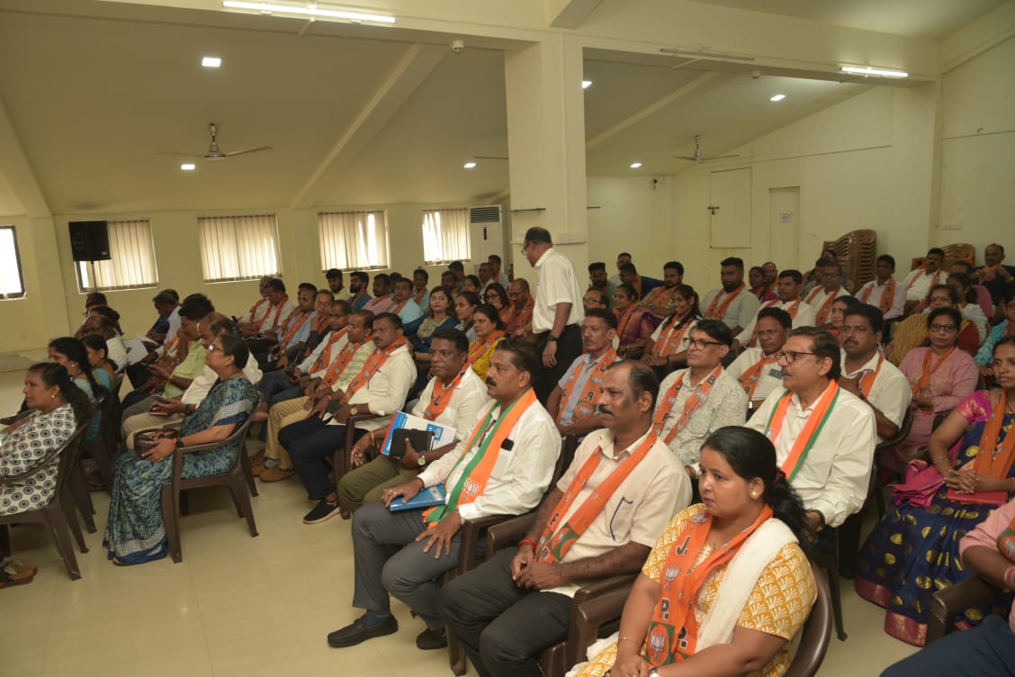 NavinRaikar's tweet image. It was an absolute privilege to address the @BJP4Goa's District Executive Meeting at the #SouthGoa District office. The event was graced by the presence of eminent personalities such as @ShetSadanand, @TendulkarBJP, @NSawaikar, @DayanandSopte, @DajiSalkar, Tulsidas Naik,