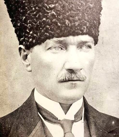 Miras bıraktığın Cumhuriyet'e her zaman sahip çıkacağız. Aziz hatıranı anıyoruz.
19 Mayıs Atatürk'ü Anma, Gençlik ve Spor Bayramımız kutlu olsun.