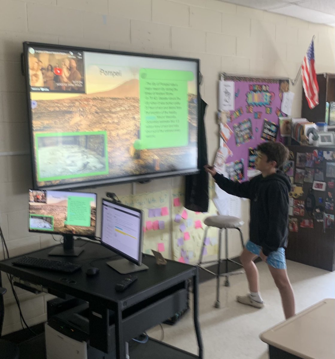 MintzJenn's tweet photo. Sharing our Digital Presentations!  Bringing ELA and Science together!  Bravo 6 Purple!🎉💜💛 ⁦@IslipMS⁩ #isliprising https://t.co/89RNmWxzq9