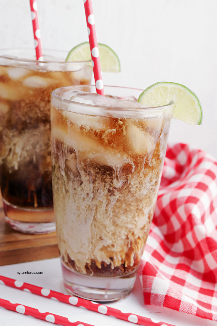 If you haven’t tried a dirty diet coke then you are in for an indulgent treat. Coconut syrup, lime juice and half and half added to diet or regular coke is the bomb!!  HELL YEAH!!
Recipe>> myturnforus.com/dirty-diet-cok…
#dirtycoke #Summerdrink  #summer #summertime