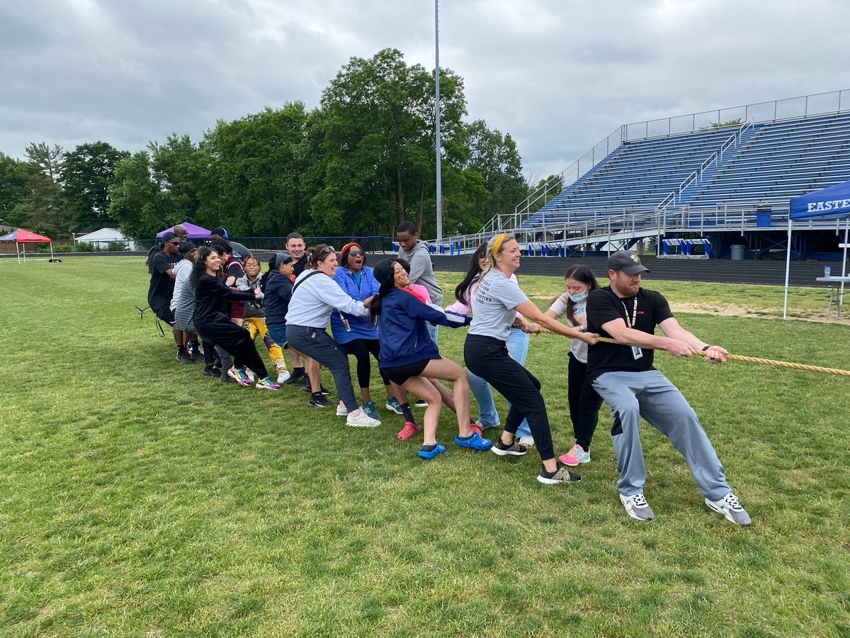 SHowardJCPS's tweet image. The @LouisvilleCHS Yellow Jackets took home the W!!! Thank you @EasternHSMedia for hosting such an amazing Field Day!! 🏆 #inclusion @JCPS_ECE @JCPSKY