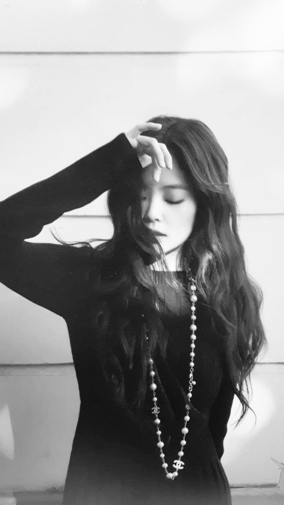Yes, I'm jealous, I'm selfish and the worst thing is that I don't have the right to say anything, who? Why? I won't say it either, but I'll just confess that I'm dying of jealousy.