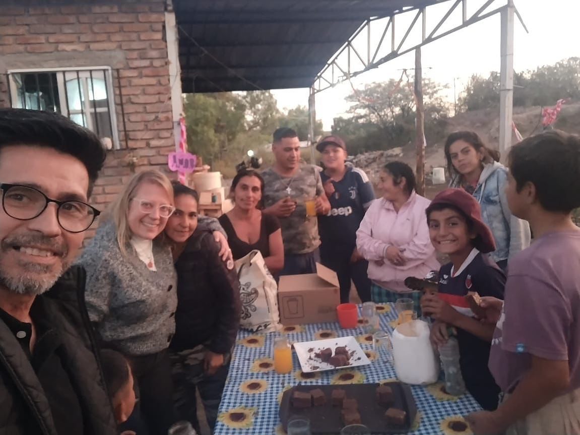 AndreBlandini's tweet photo. Visita al merendero de Belén, constatando la difícil situación que se vive en el depredado Pedemonte 🌵
#NosUneElFuturo #AndreaBlandini #GodoyCruz #Lista504B https://t.co/ovlNUqcDRO