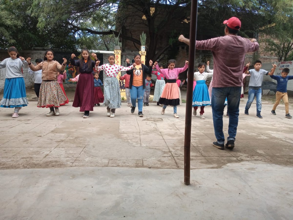 AlamedaCABA's tweet photo. #Atamisqui #CentroComunitario
#Danzas #Floclore
Clases de Folklore para niños, adolesentes y adultos a cargo del profe Dario Dominguez en el Centro Comunitario Alameda Atamisqui - Santiago del Estero https://t.co/dOEtqhvaOC
