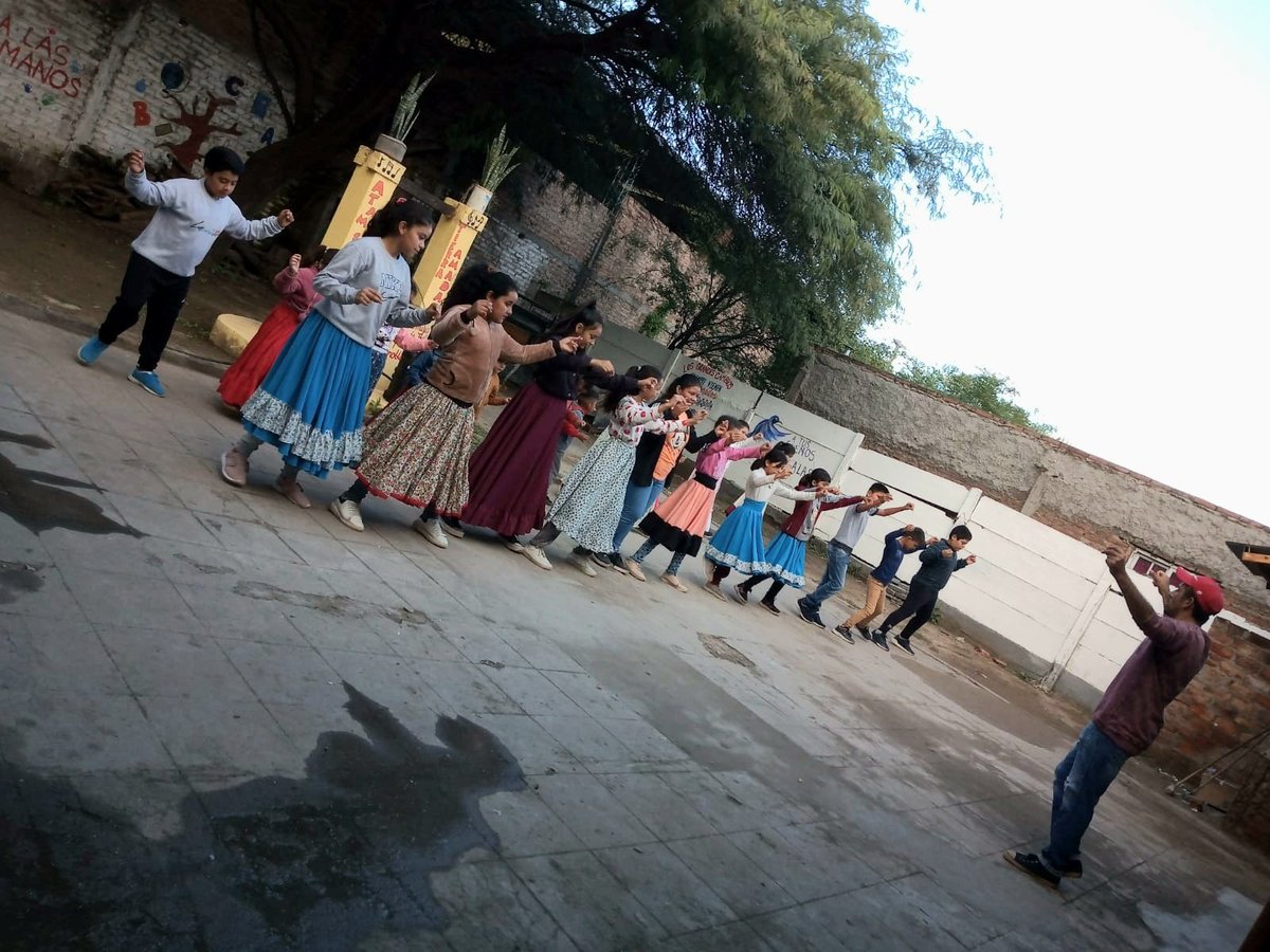 AlamedaCABA's tweet photo. #Atamisqui #CentroComunitario
#Danzas #Floclore
Clases de Folklore para niños, adolesentes y adultos a cargo del profe Dario Dominguez en el Centro Comunitario Alameda Atamisqui - Santiago del Estero https://t.co/dOEtqhvaOC