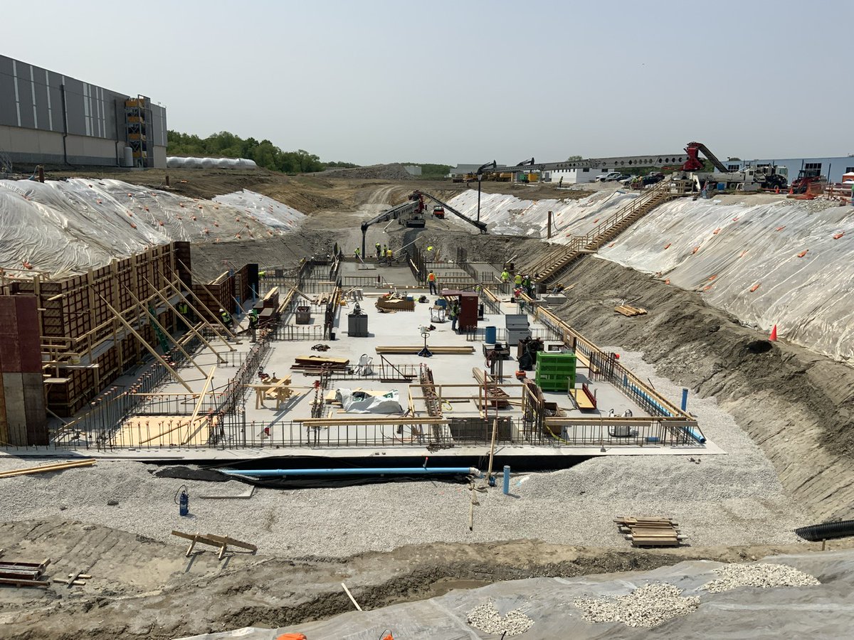 PIP2accelerator's tweet photo. 🚧 Construction update:
On Wednesday, crews completed a 350-cubic-yard concrete pour for the high bay building portion of the #PIP2 Linac Complex. This is the last of three pours for the base slab at the level that will house the start of the accelerator components.
1/2 https://t.co/smTD4c1KHO