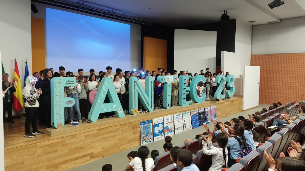 DiegoVC11's tweet photo. El arte de trabajar en equipo!! #Fantec2023 @fantecmalaga https://t.co/05QP10fwRl