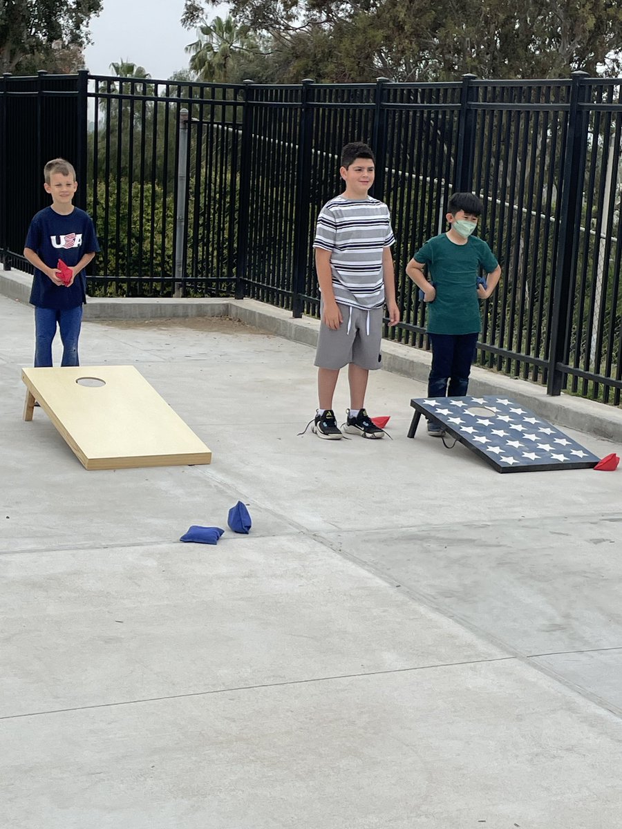 DavidsonMViT's tweet photo. Day of Awesomeness @MountainViewPTA #simivalleyusd #mvitsimi #thirdgraderocks https://t.co/PatkGw34XC