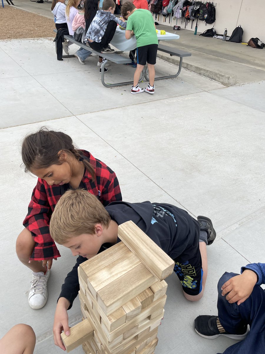 DavidsonMViT's tweet photo. Day of Awesomeness @MountainViewPTA #simivalleyusd #mvitsimi #thirdgraderocks https://t.co/PatkGw34XC