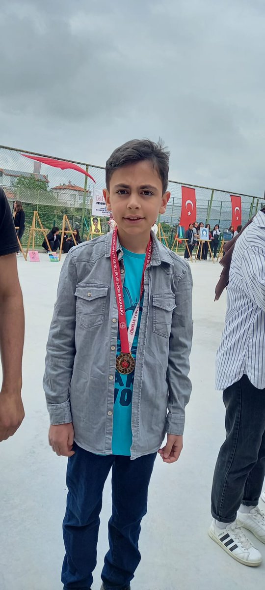herenster's tweet photo. Kale 19 Mayıs Atatürk'ü Anma, Gençlik ve Spor Bayramı Satranç Turnuvası'nda 6'da 6 yaparak 1'incilik ve 2'ncilik  derecesi alan  öğrencilerim Ali Mete Ün ve Utku Ün'ü tebrik ediyorum. Basarilariniz daim olsun aslanlar. 💪💪😊 https://t.co/yUGSEiXmkR