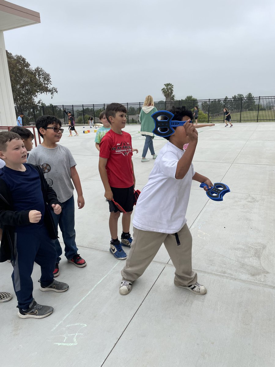DavidsonMViT's tweet photo. Day of Awesomeness @MountainViewPTA #simivalleyusd #mvitsimi #thirdgraderocks https://t.co/qdbq8loAbc